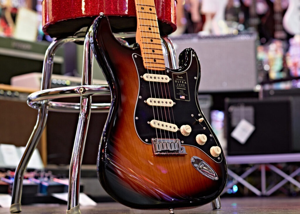 Đàn Guitar Điện Stratocaster