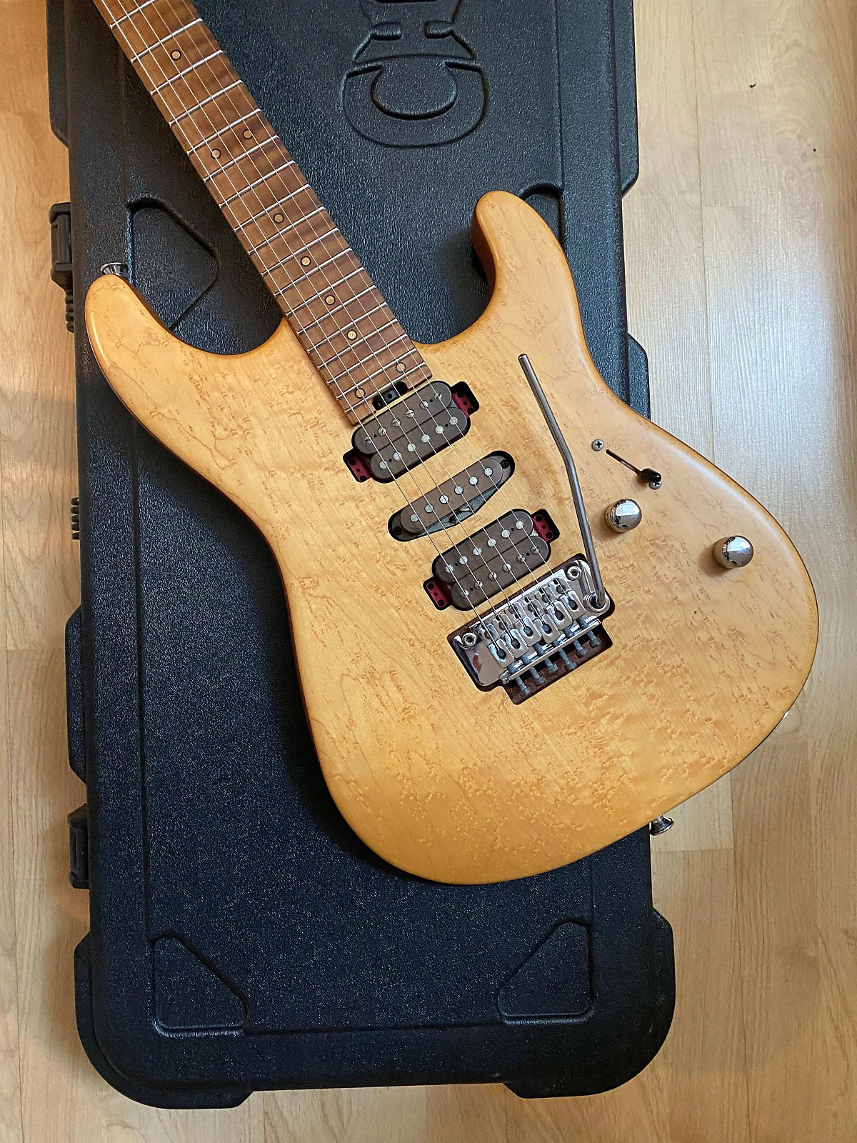 Đàn Guitar Điện Charvel Guthrie Govan Signature HHS, Maple Fingerboard, Birdeyes Maple Top 2015
