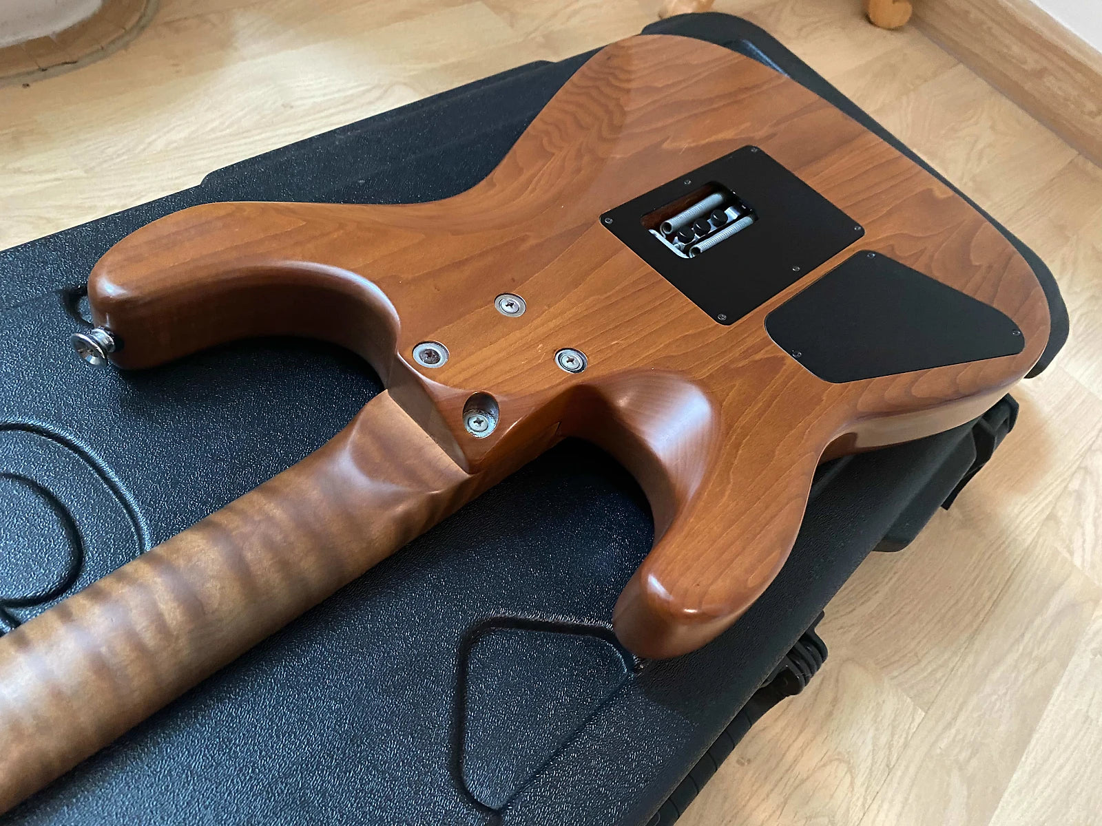 Đàn Guitar Điện Charvel Guthrie Govan Signature HHS, Maple Fingerboard, Birdeyes Maple Top 2015
