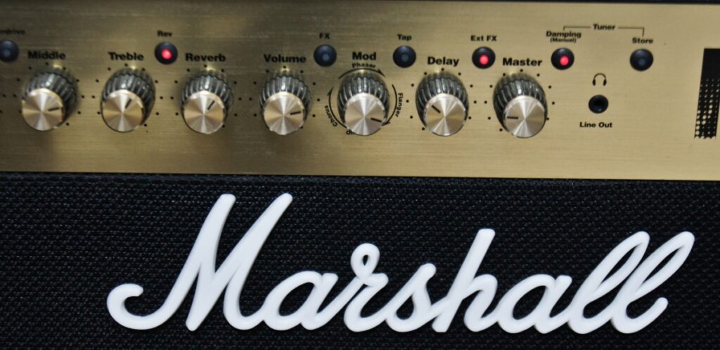 Amps Của Marshall Hay Amps Của Boss Tốt Hơn?