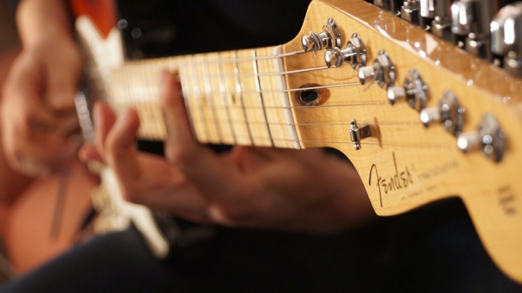 Bạn Nên Sử Dụng Dây Đàn Guitar Điện Cỡ 9 Hay Cỡ 10?