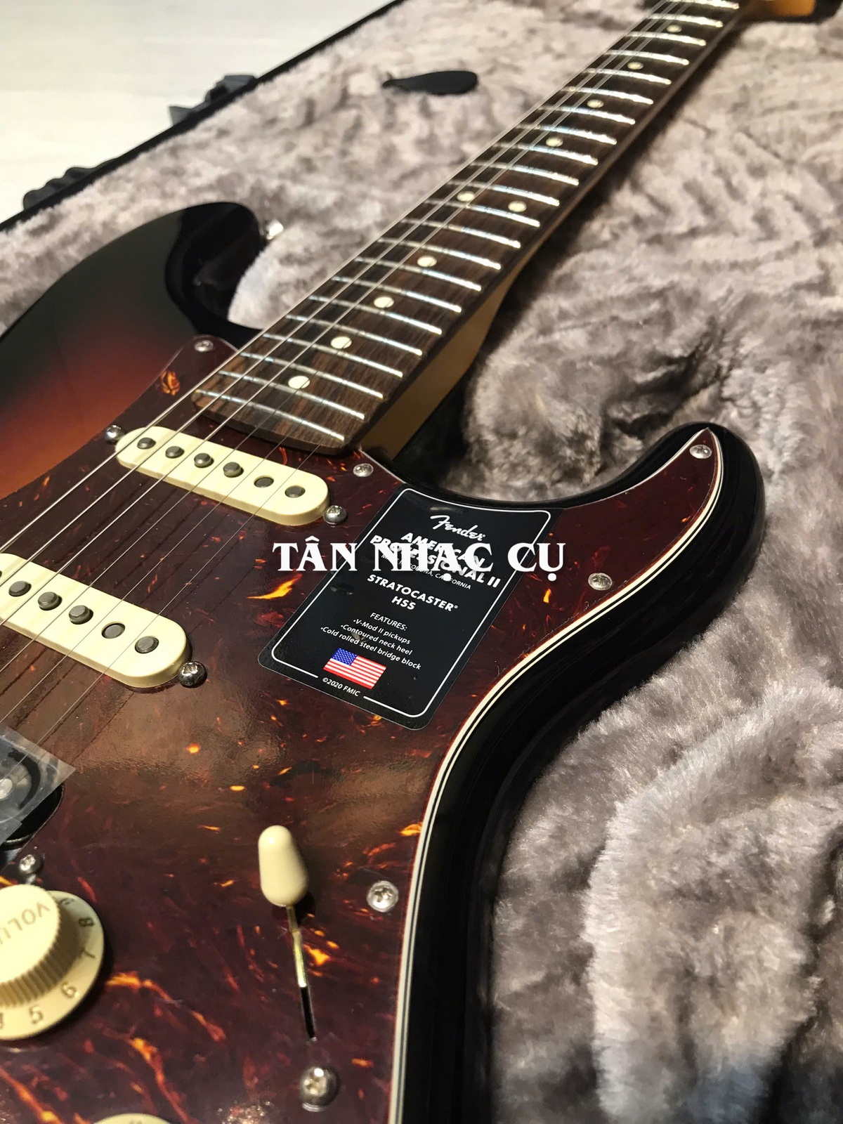 Đàn Guitar Điện Fender American Professional II Stratocaster HSS Electric Guitar, Rosewood Fingerboard, 3 Color Sunburst #0113910700