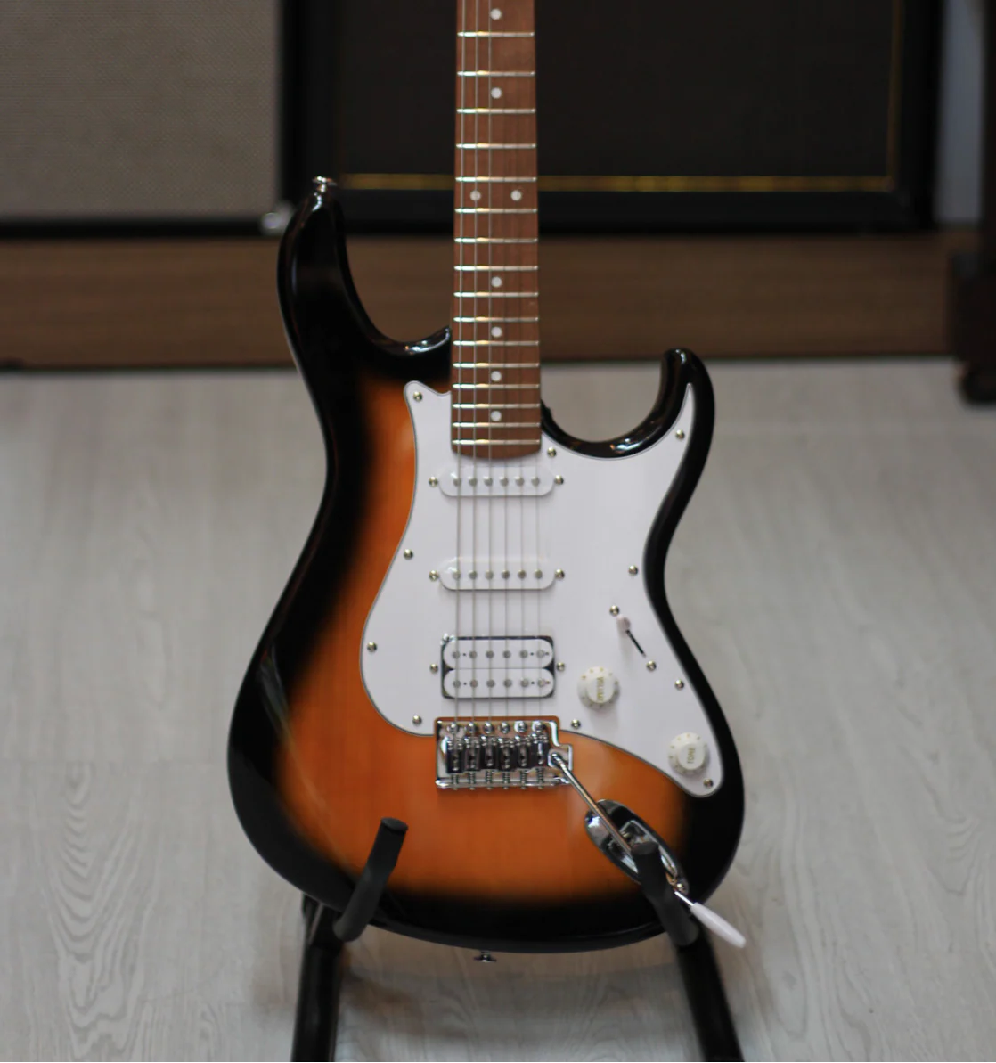 Đàn Guitar Điện Cort G110 HSS Electric Guitar, 2 Color Sunburst