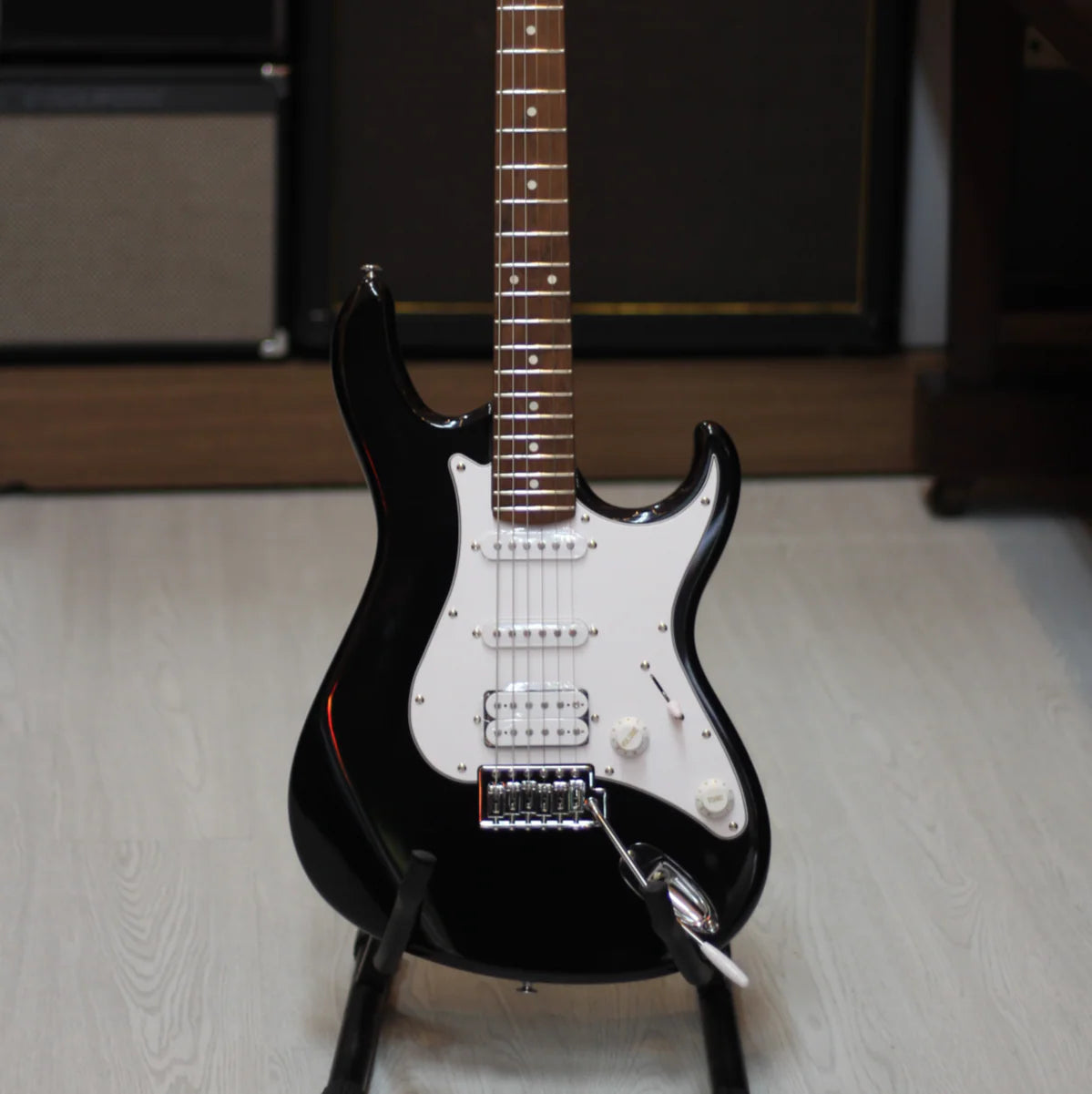 Đàn Guitar Điện Cort G110 HSS Electric Guitar, Artic Black