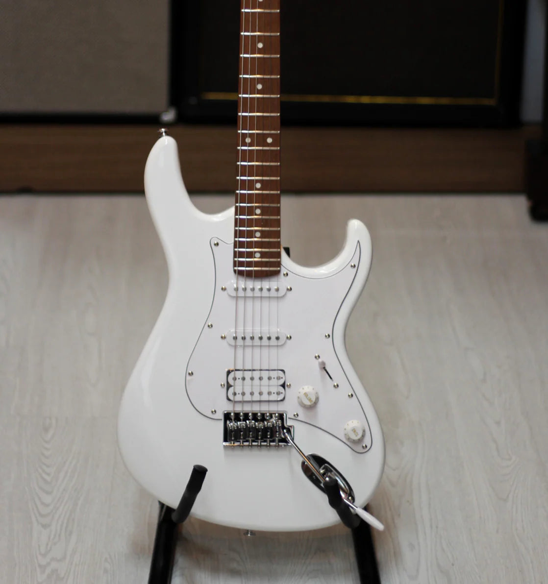 Đàn Guitar Điện Cort G110 HSS Electric Guitar, White
