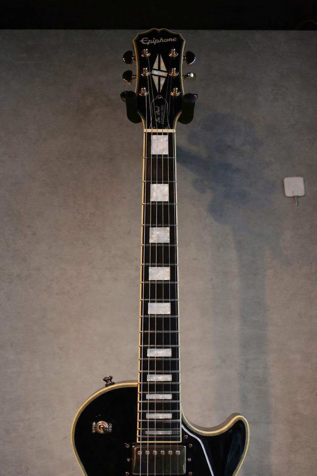 Đàn Guitar Điện Epiphone Limited Edition Les Paul Custom Pro HH Electric Guitar, Rosewood Fingerboard, Black
