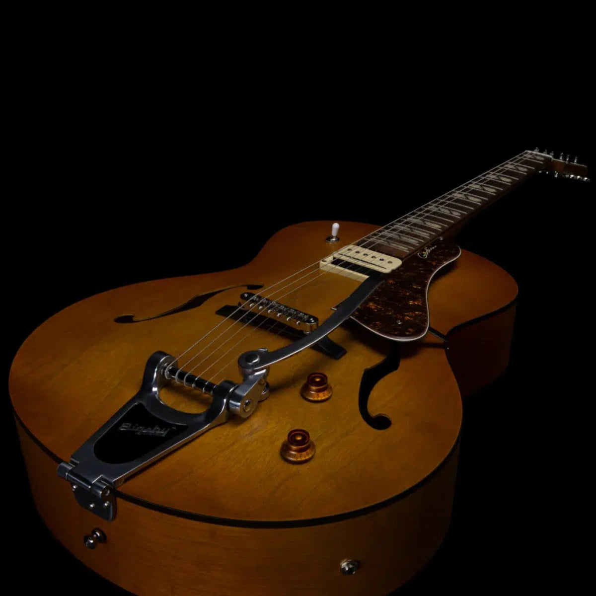 Đàn Guitar Điện Godin 5th Avenue Jumbo P-Rail Harvest Gold