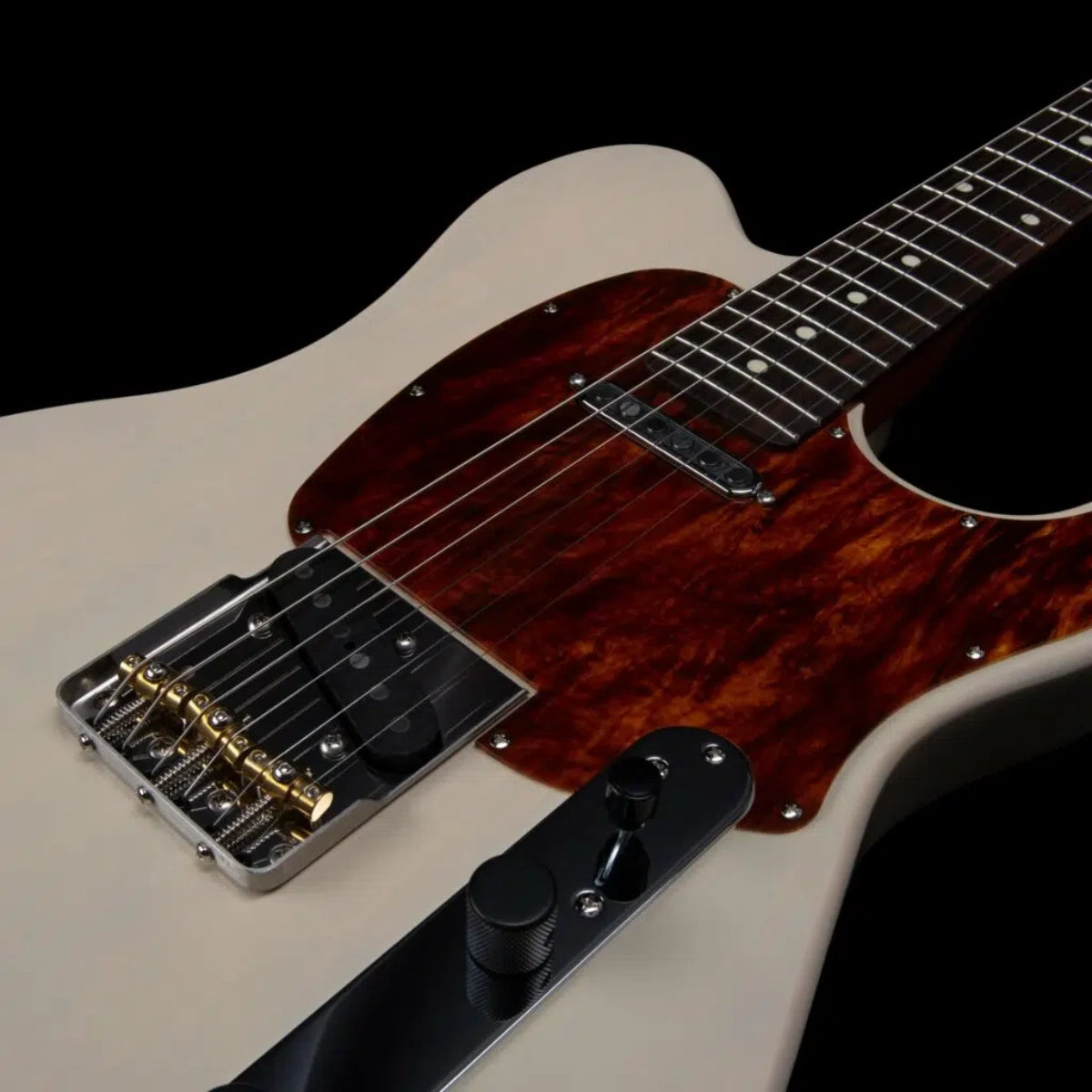 Đàn Guitar Điện Godin Stadium Pro Ozark Cream RN