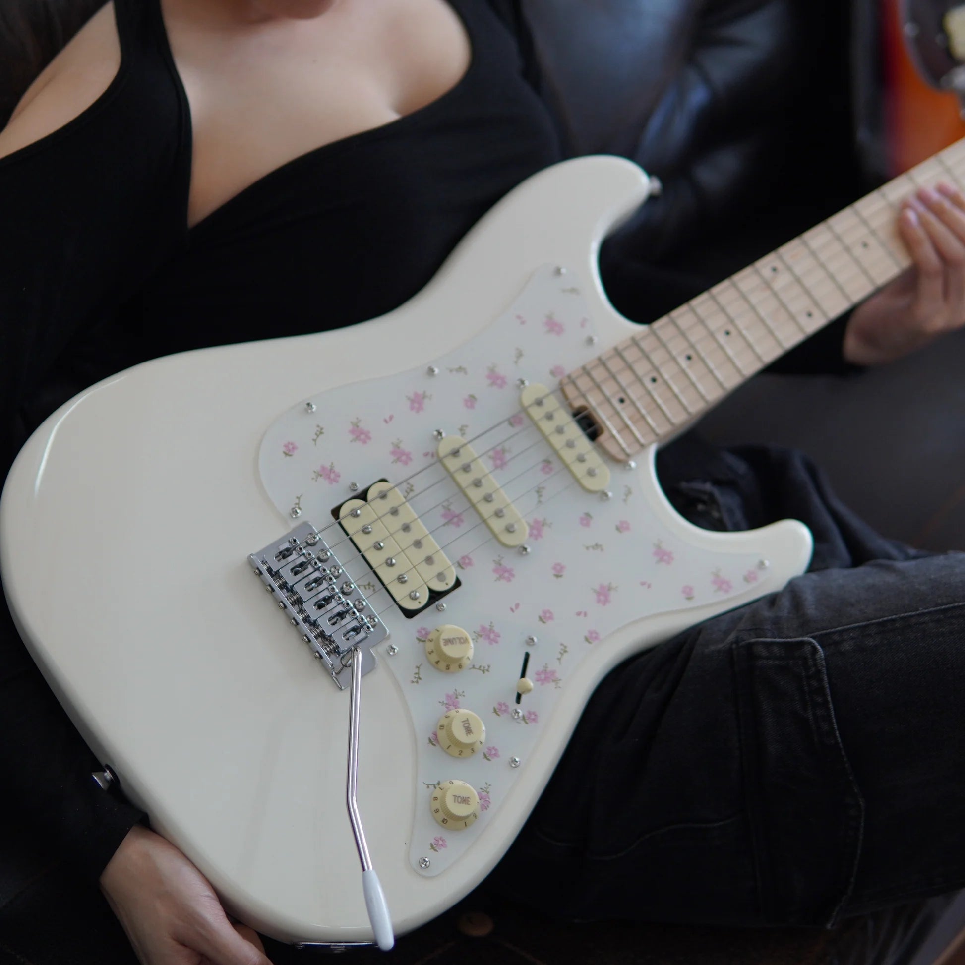 Đàn Guitar Điện Daisy Jeni E200 HSS Electric Guitar, Maple Fingerboard