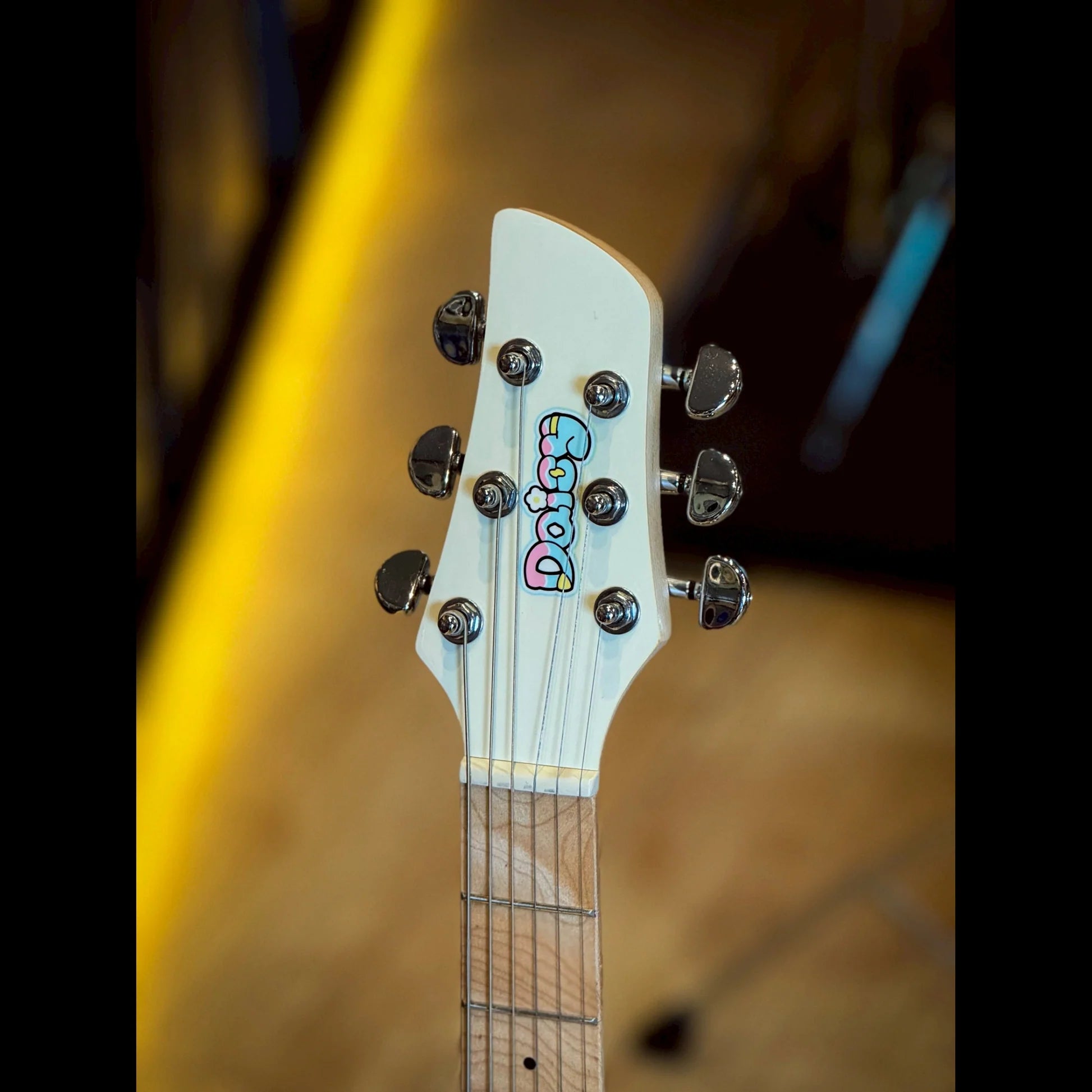 Đàn Guitar Điện Daisy Jeni E200 HSS Electric Guitar, Maple Fingerboard