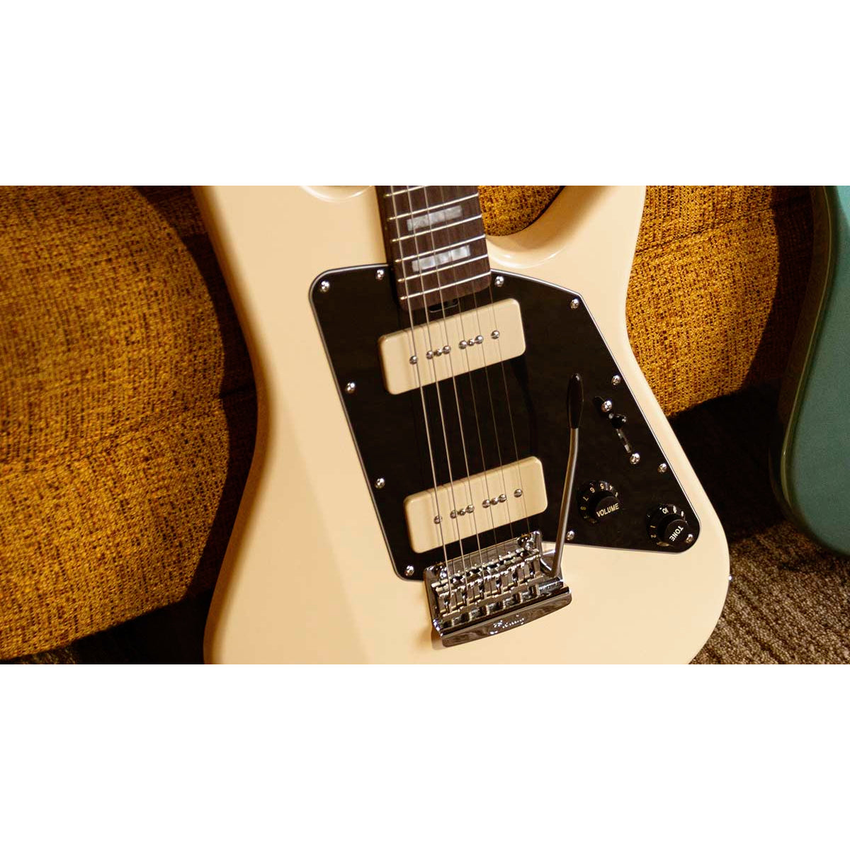 Đàn Guitar Điện Sterling by Music Man AL40P, Vintage Cream