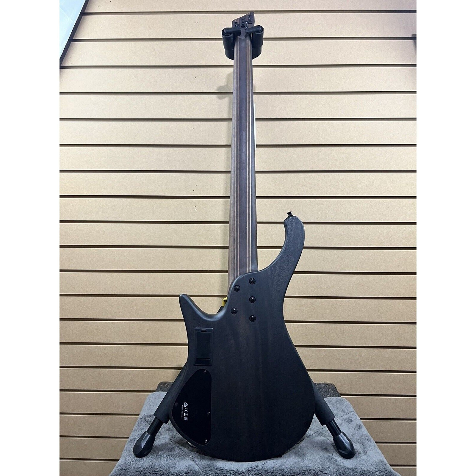 Đàn Guitar Bass 5 Dây Ibanez EHB1505MS, Black Ice Flat