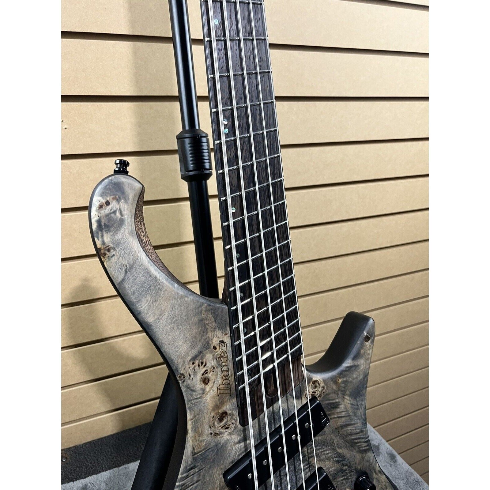 Đàn Guitar Bass 5 Dây Ibanez EHB1505MS, Black Ice Flat