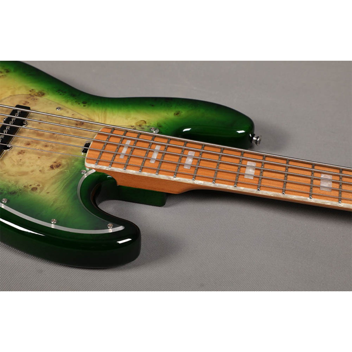 Đàn Guitar Bass 5 Dây Sqoe SJB750, Aurora Green Gradient