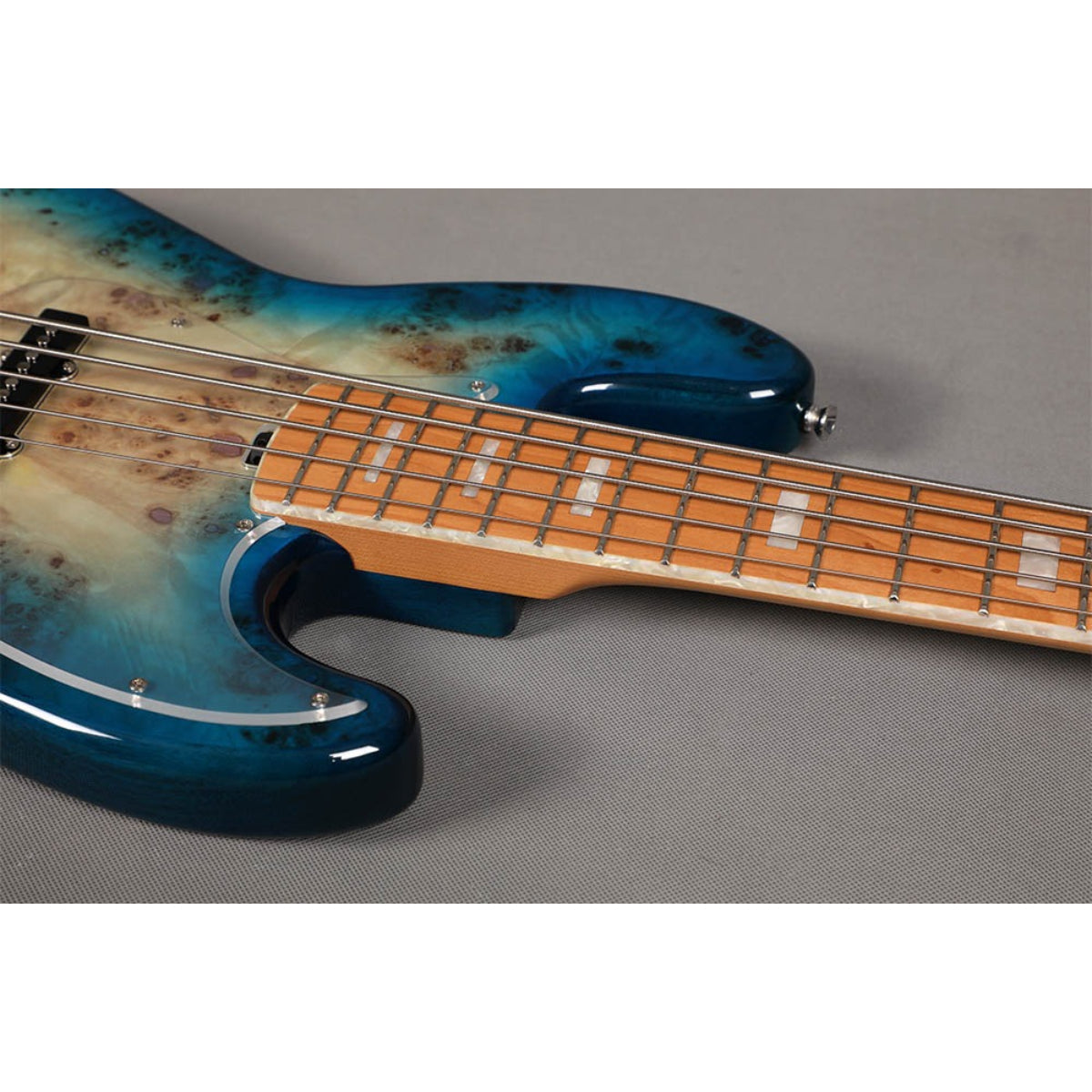 Đàn Guitar Bass 5 Dây Sqoe SJB750, Mist Blue Gradient
