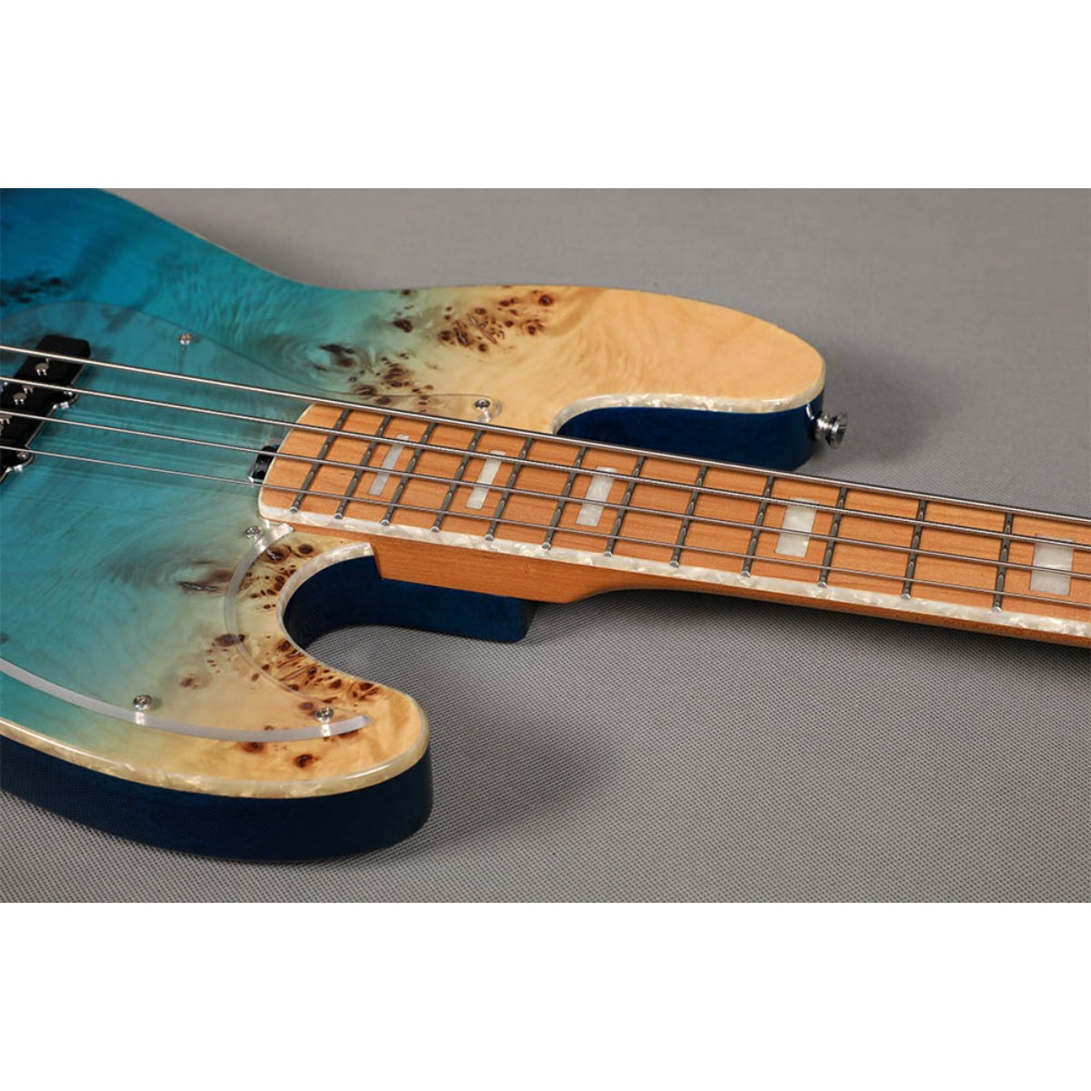 Đàn Guitar Bass Sqoe SJB700, Caribbean Fade Surf