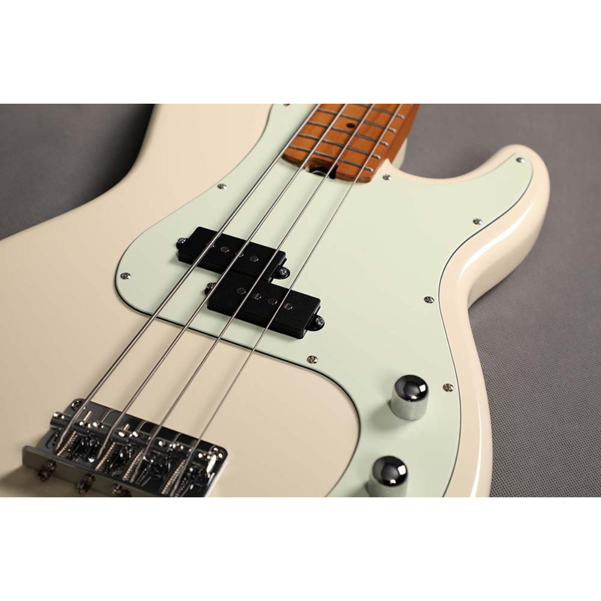 Đàn Guitar Bass Sqoe SPB600, Vintage White