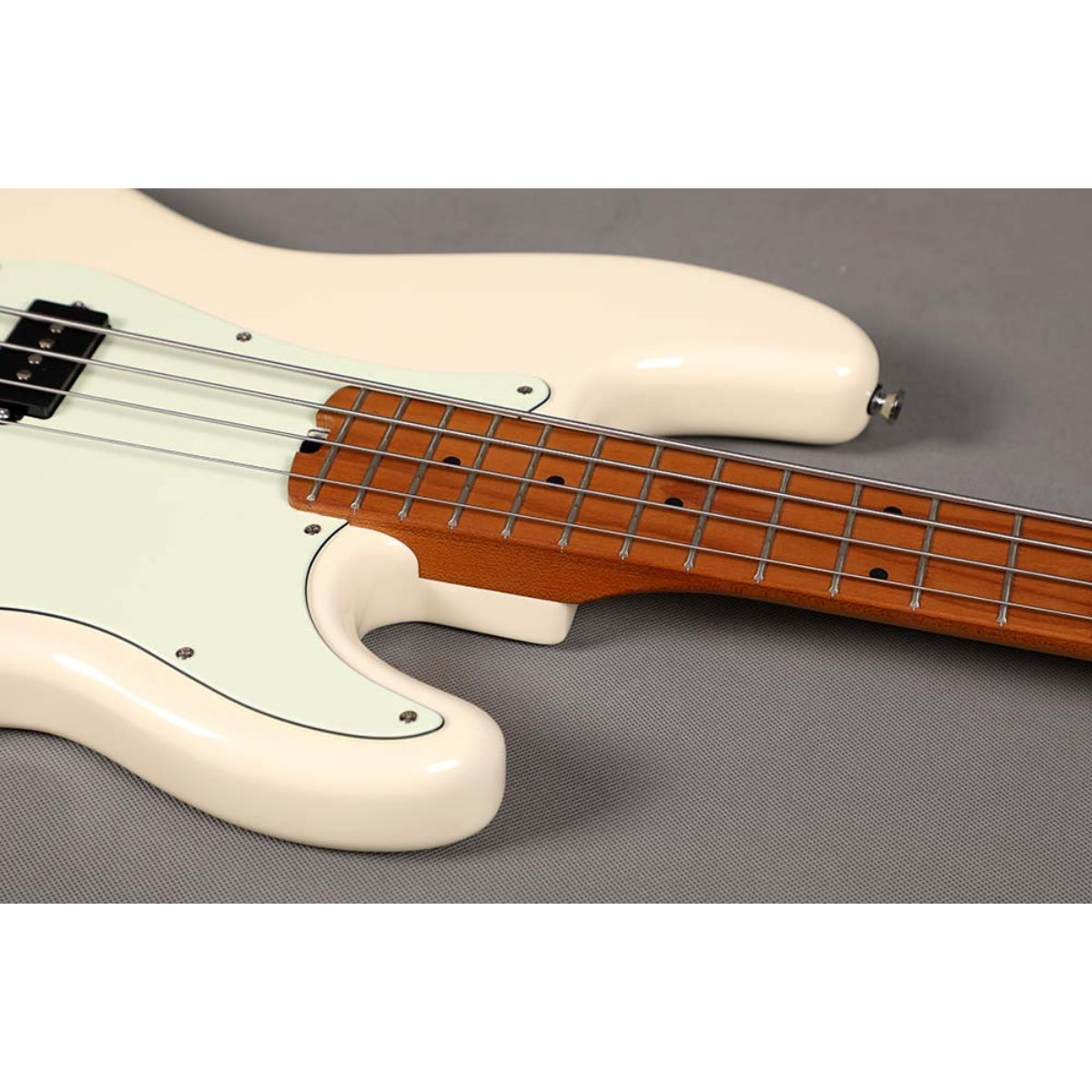 Đàn Guitar Bass Sqoe SPB600, Vintage White