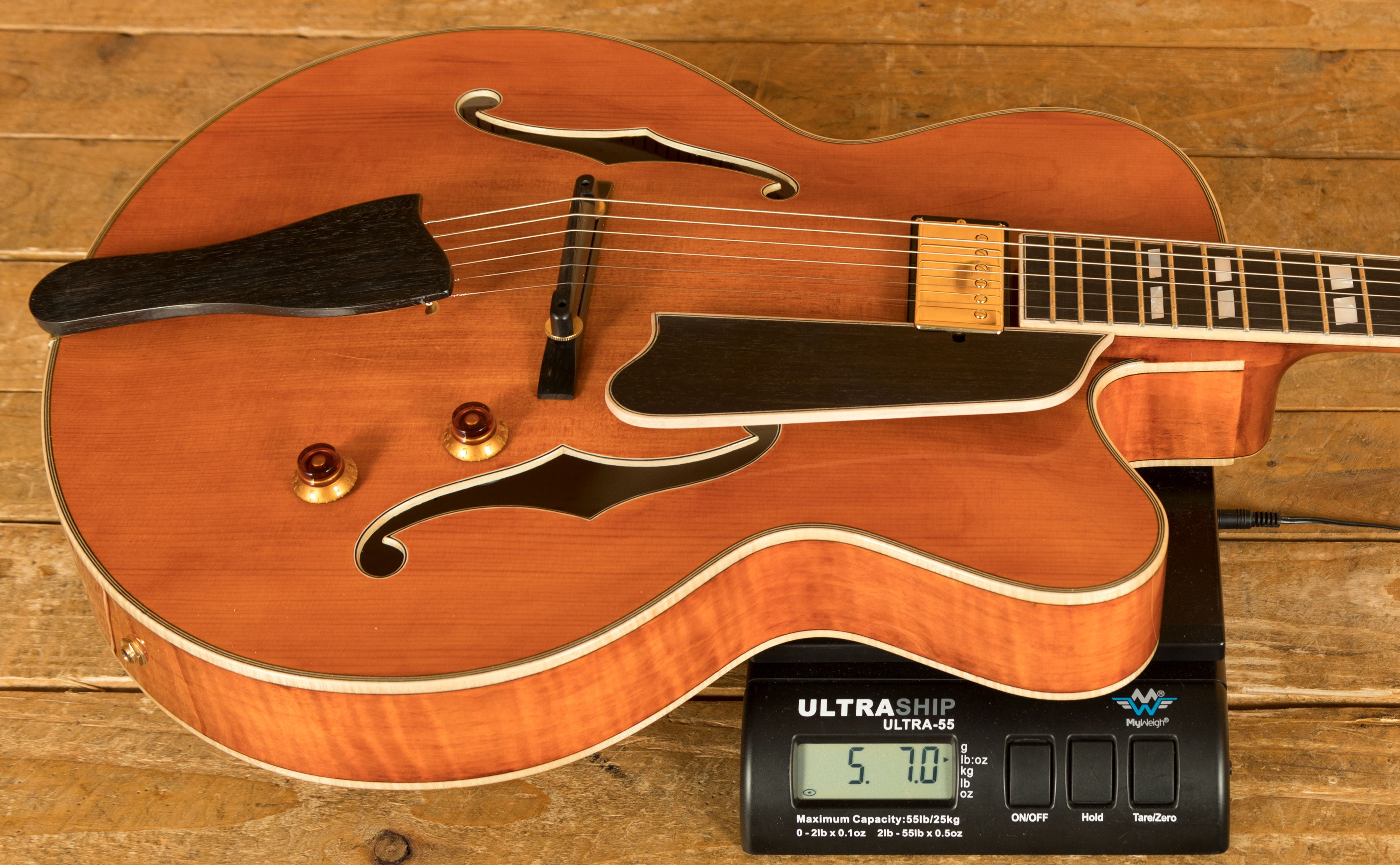 Đàn Guitar Điện Eastman AR580CE Honeyburst