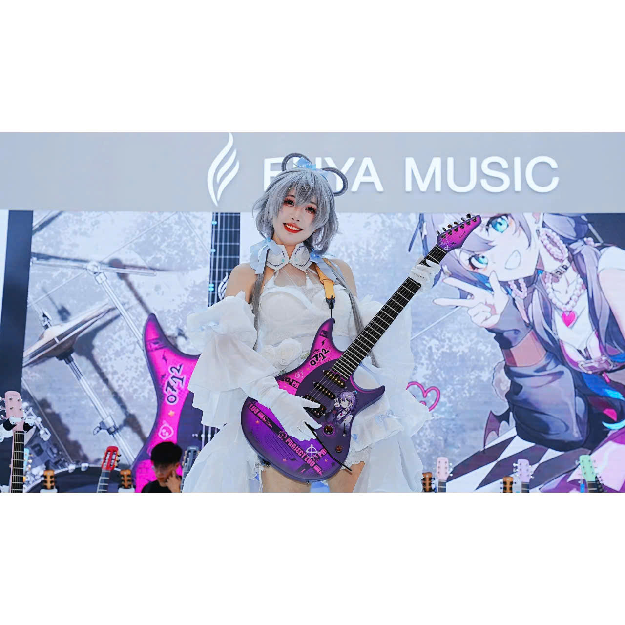 Đàn Guitar Điện Enya Inspire, Luo Tianyi