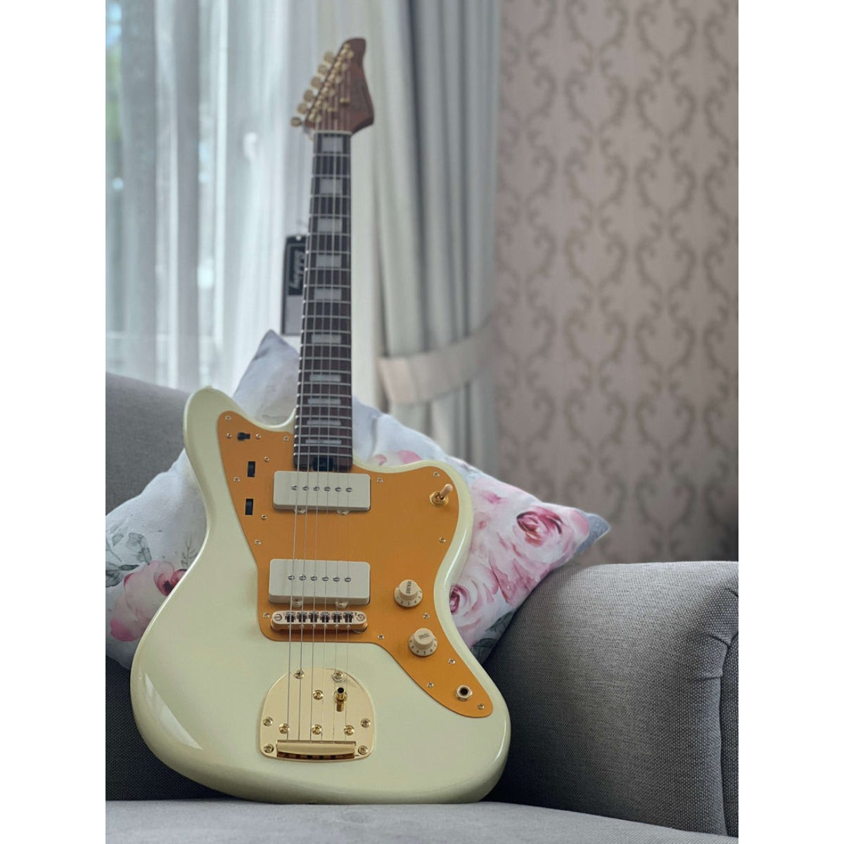 Đàn Guitar Điện Soloking JM40 Offset Deluxe, Gold Hardware, Olympic White