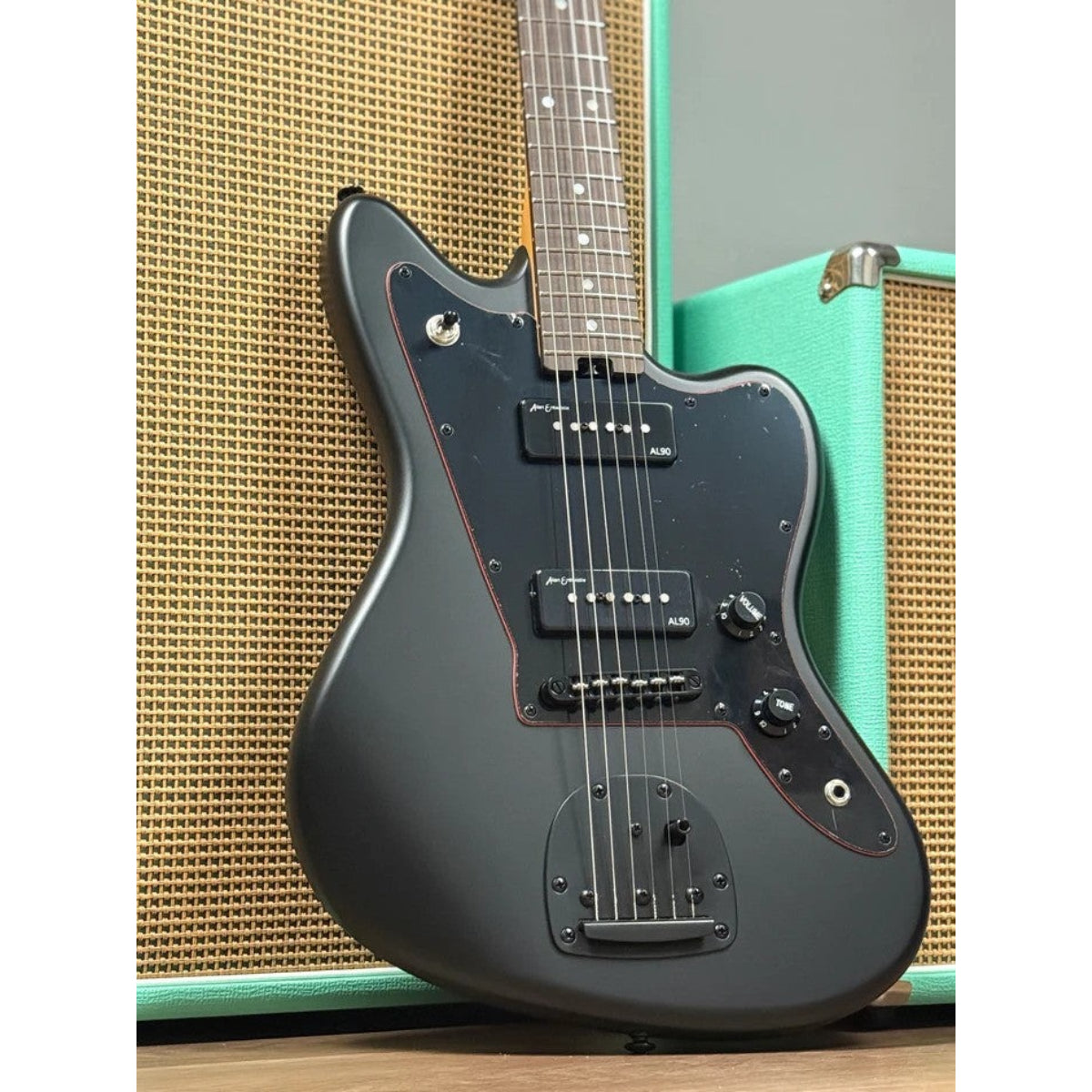 Đàn Guitar Điện Soloking JM40 Offset, Noir Black Limited Edition