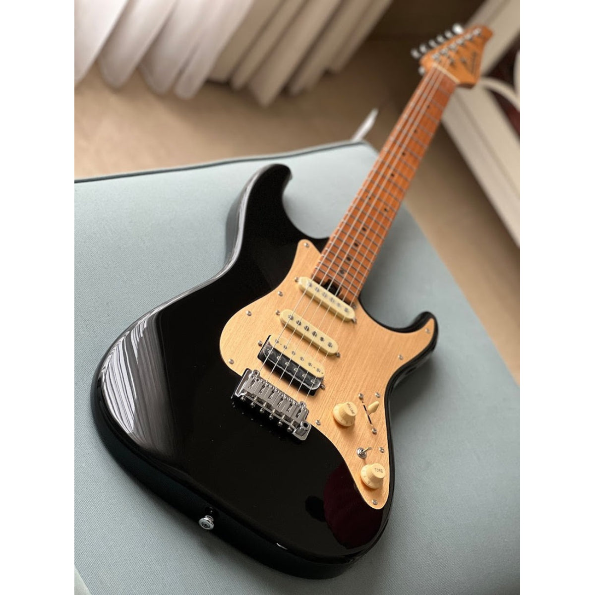 Đàn Guitar Điện Soloking MS1 Classic MKII, Roasted Maple FB, Black Gold Pickguard Nafiri Special Run