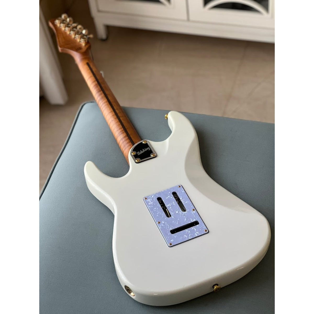 Đàn Guitar Điện Soloking MS1 Classic, Gold HW, Roasted Flame Maple Neck, Olympic White Nafiri Special Run