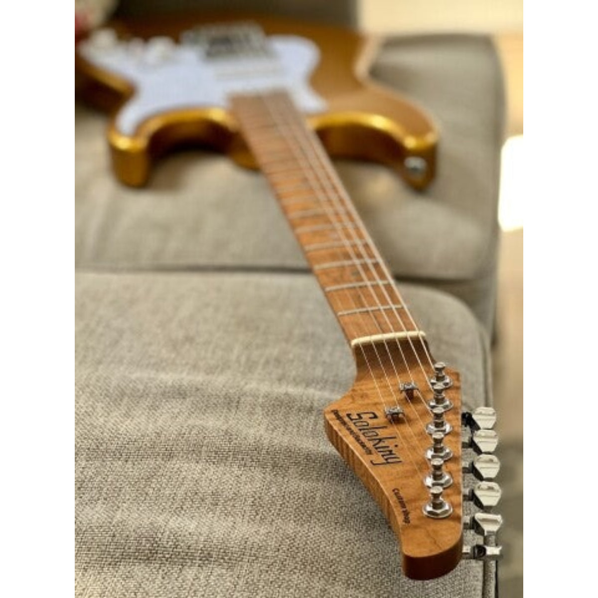 Đàn Guitar Điện Soloking MS1 Classic, Roasted Flame Maple Neck, Gold Sparkle Nafiri Special Run