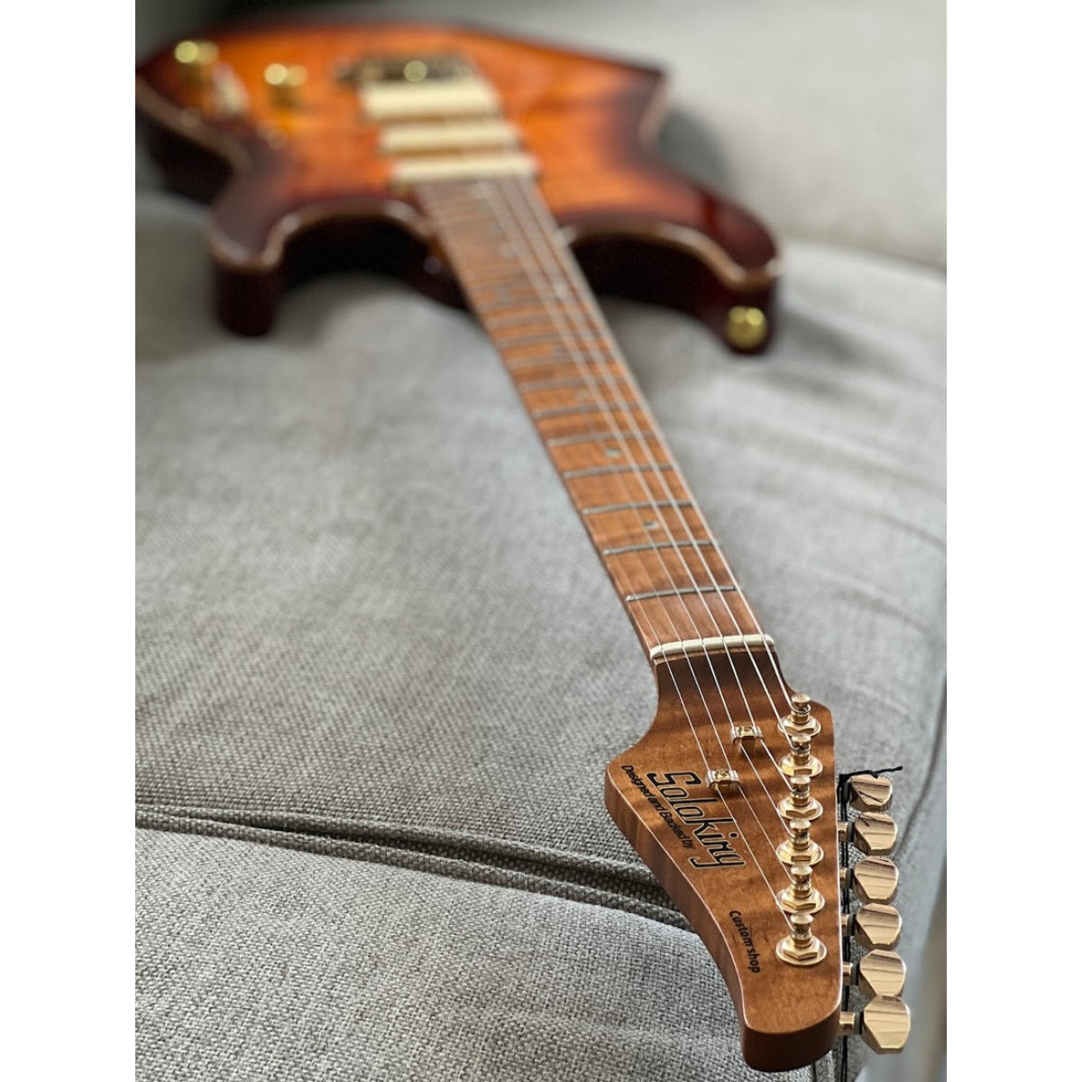 Đàn Guitar Điện Soloking MS1 Custom 22 HSS Flat Top, One Piece Roasted Flame Neck, Bengal Burst
