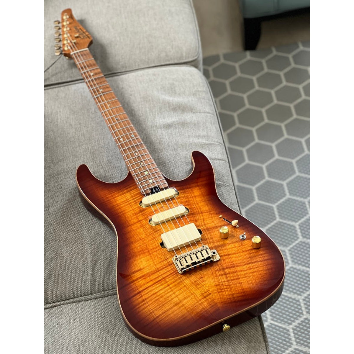 Đàn Guitar Điện Soloking MS1 Custom 22 HSS Flat Top, One Piece Roasted Flame Neck, Bengal Burst
