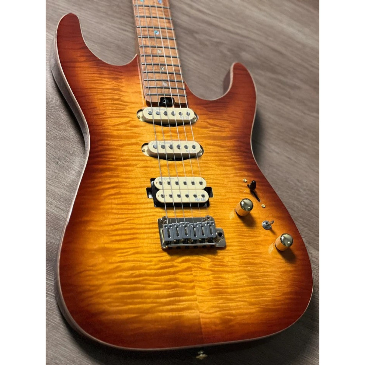 Đàn Guitar Điện Soloking MS1 Custom 22 HSS Flat Top, One Piece Roasted Flame Neck, Entwistle PU, Bengal Burst Nafiri Special Run