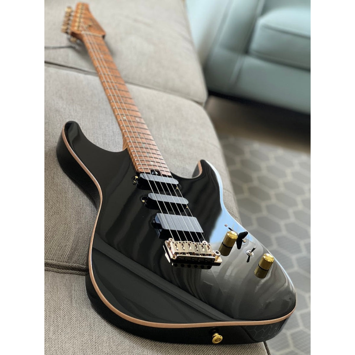 Đàn Guitar Điện Soloking MS1 Custom 22 HSS Flat Top, Roasted Flame Maple Neck, Black Beauty