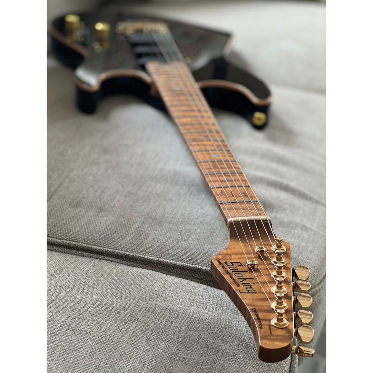 Đàn Guitar Điện Soloking MS1 Custom 22 HSS Flat Top, Roasted Flame Maple Neck, Black Beauty