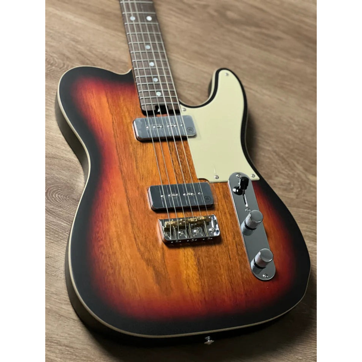 Đàn Guitar Điện Soloking MT1 Deluxe P90, 3 Tone Sunburst