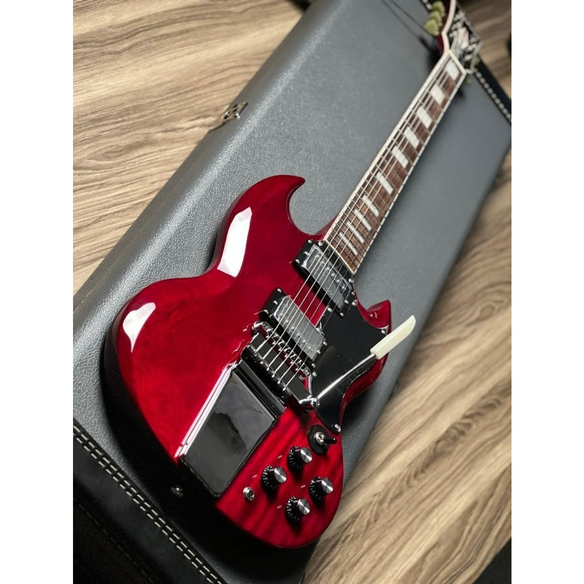 Đàn Guitar Điện Soloking SG60 Vibrola, Transparent Red Cherry Nafiri Special Run Jescar