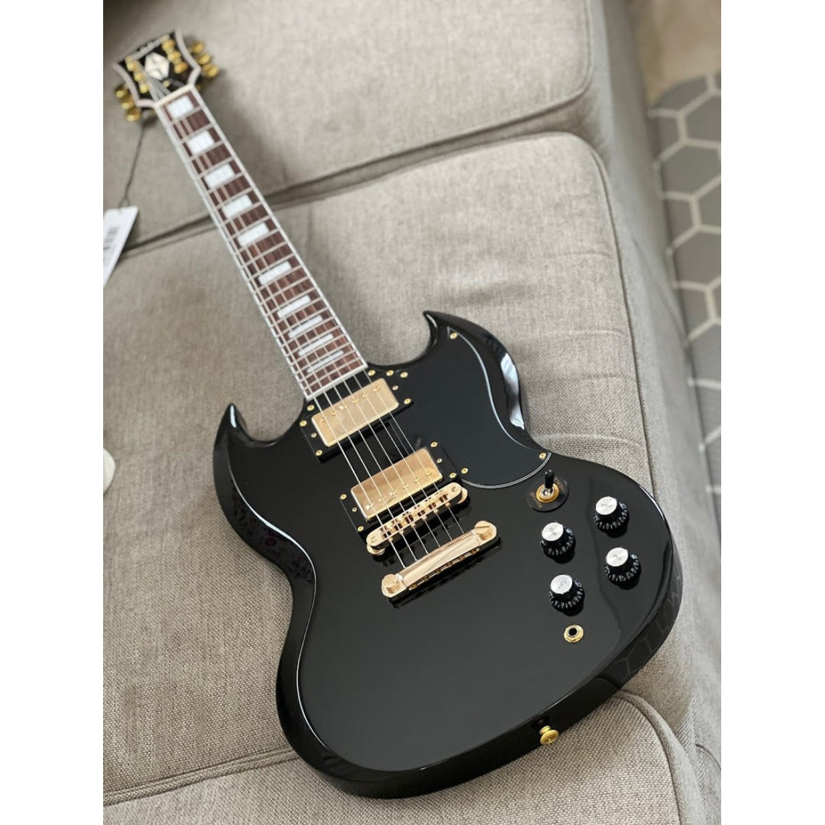 Đàn Guitar Điện Soloking SG60, Gold Hardware, Black Beauty