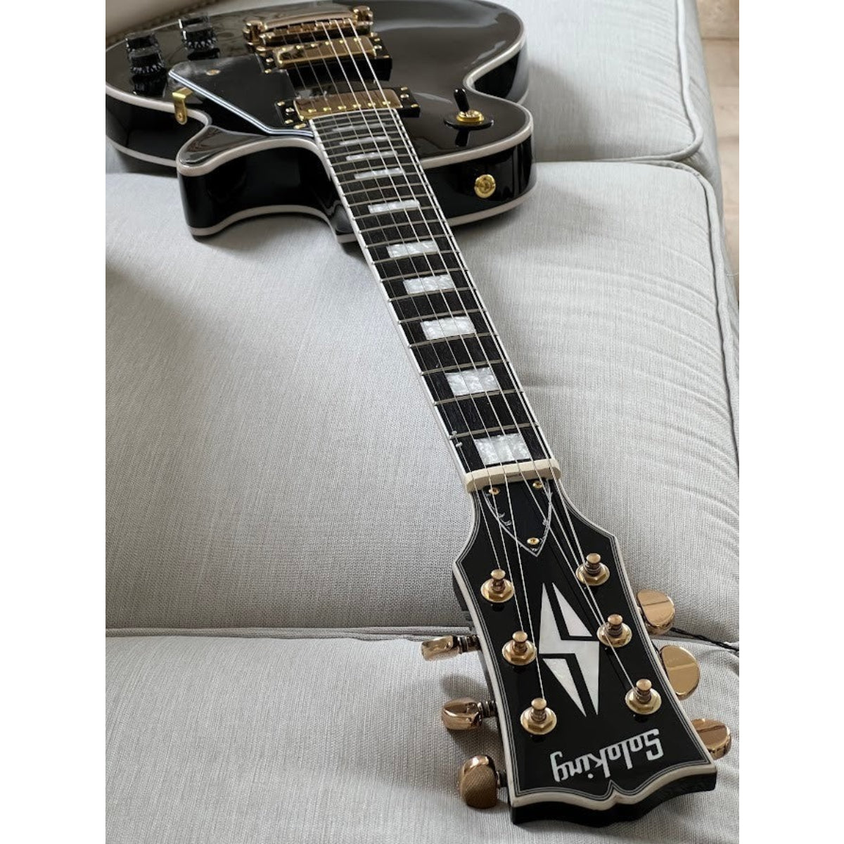 Đàn Guitar Điện Soloking SLC60, Gold Hardware, Black Beauty
