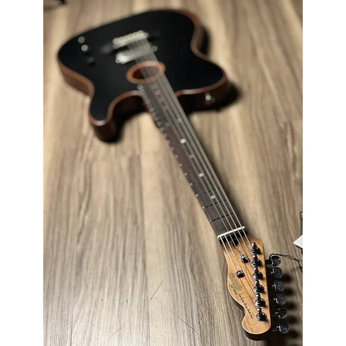 Đàn Guitar Điện Sqoe SEAE910, Black