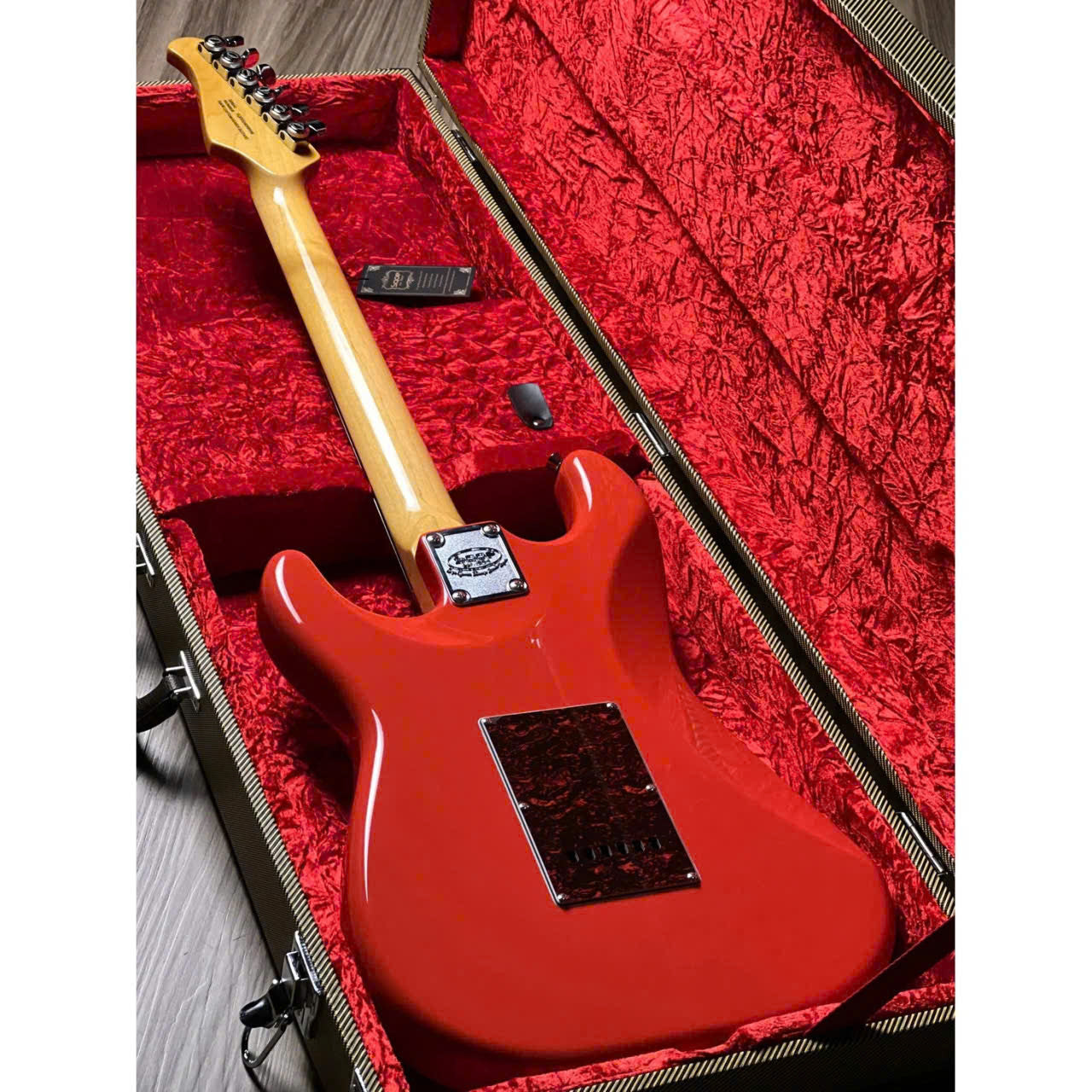 Đàn Guitar Điện Sqoe SEST1000, Classic Red