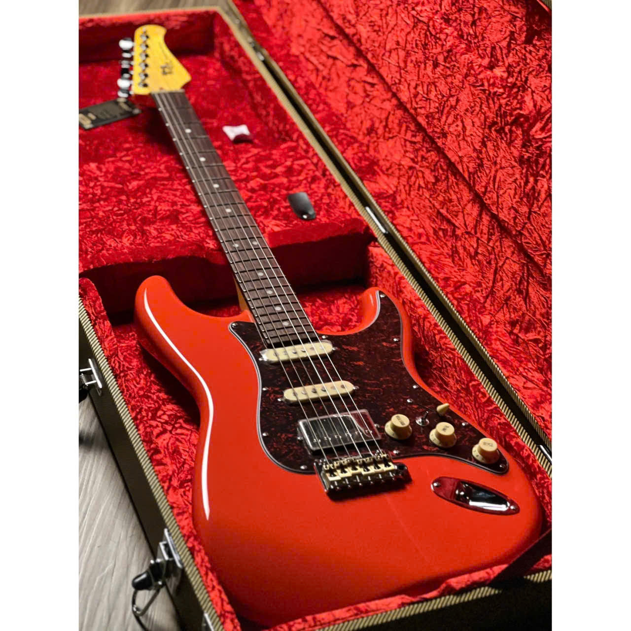 Đàn Guitar Điện Sqoe SEST1000, Classic Red
