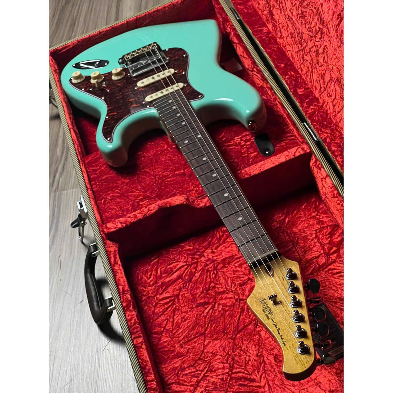 Đàn Guitar Điện Sqoe SEST1000, Mint Green
