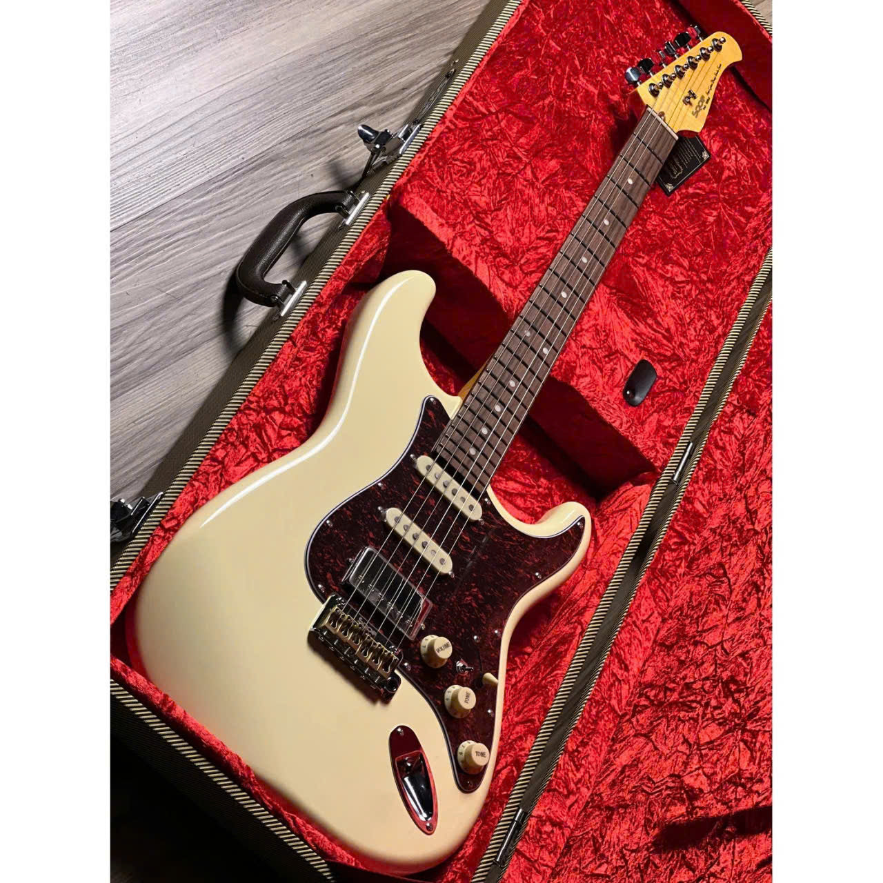 Đàn Guitar Điện Sqoe SEST1000, Olympic White