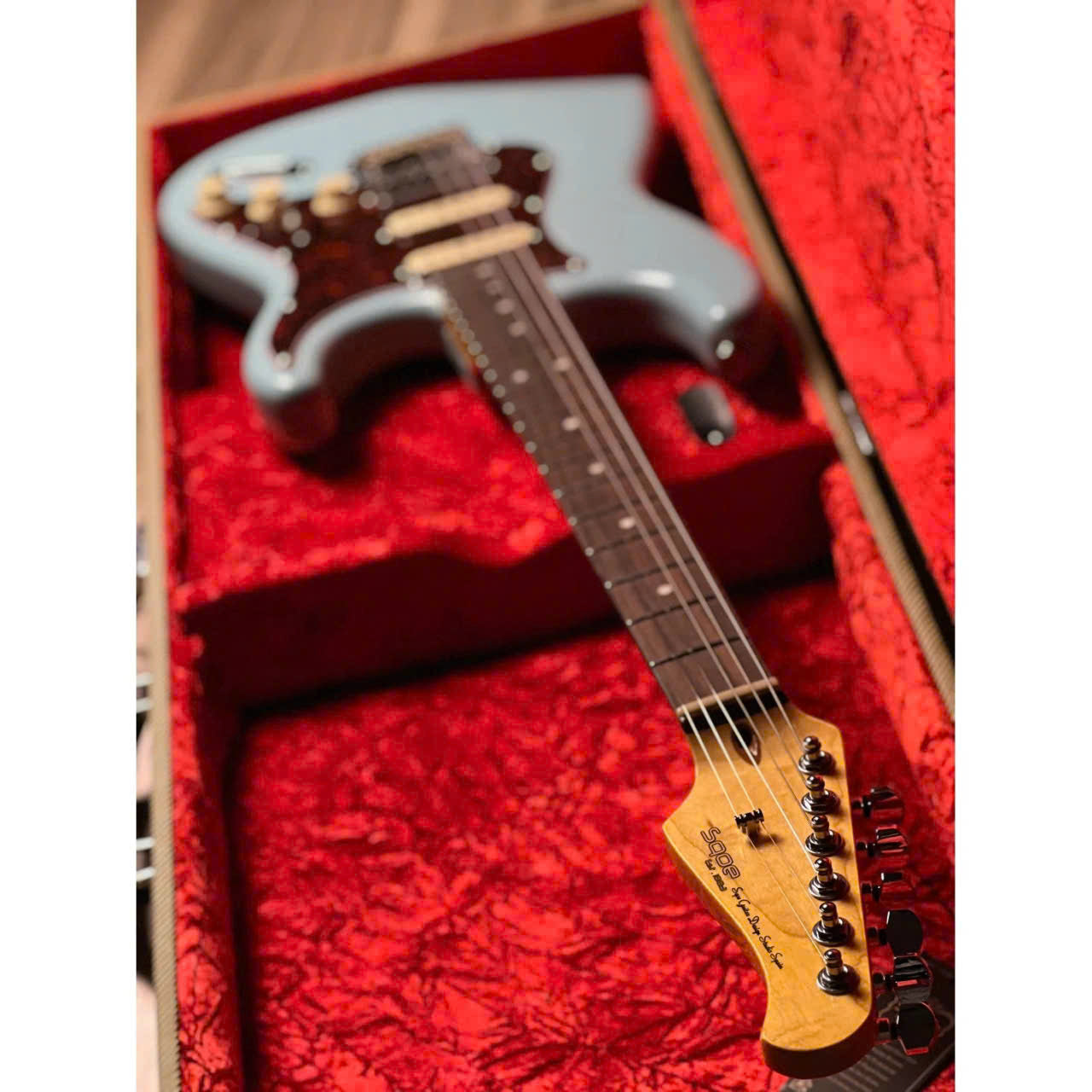 Đàn Guitar Điện Sqoe SEST1000, Sky Blue