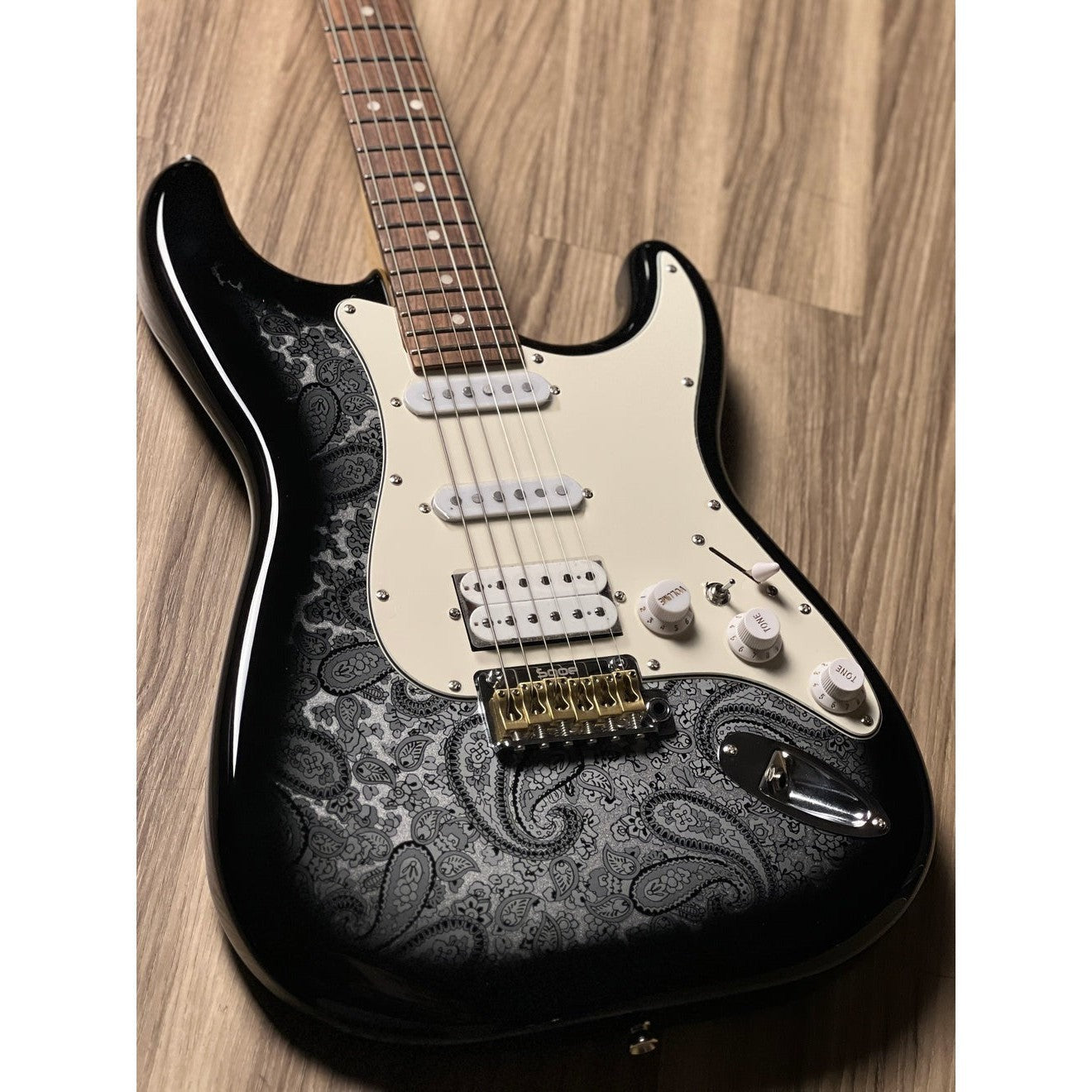 Đàn Guitar Điện Sqoe SEST1100, Paisley Black