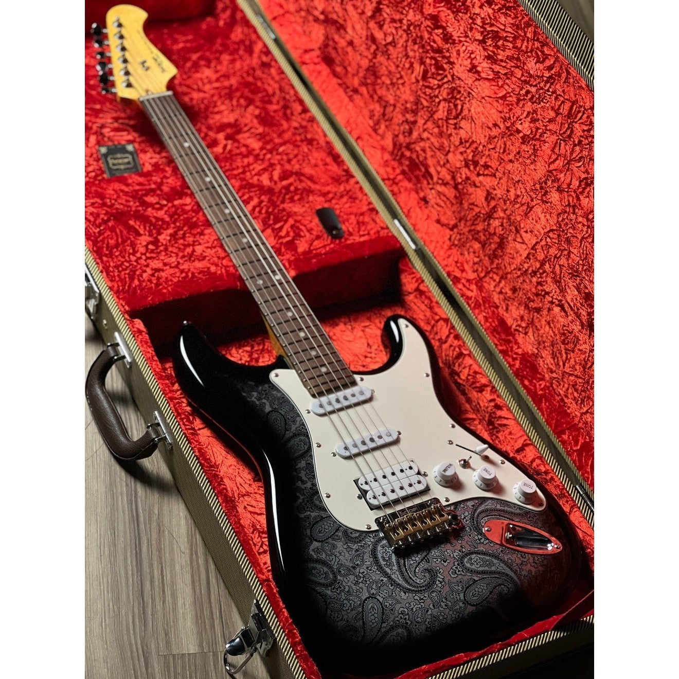 Đàn Guitar Điện Sqoe SEST1100, Paisley Black