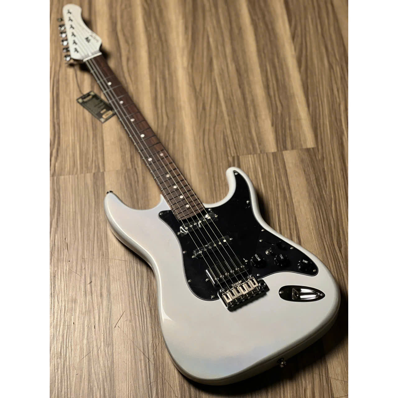 Đàn Guitar Điện Sqoe SEST750, Aurora White Limited Edition