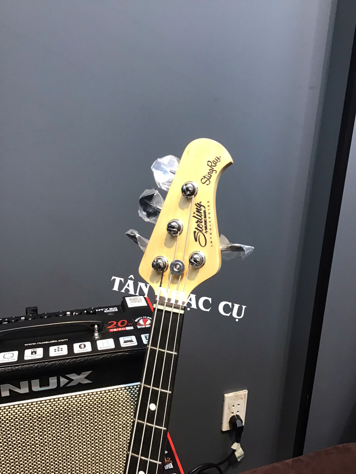 Đàn Guitar Bass Sterling by Music Man Intro Series StingRay, Electric Blue