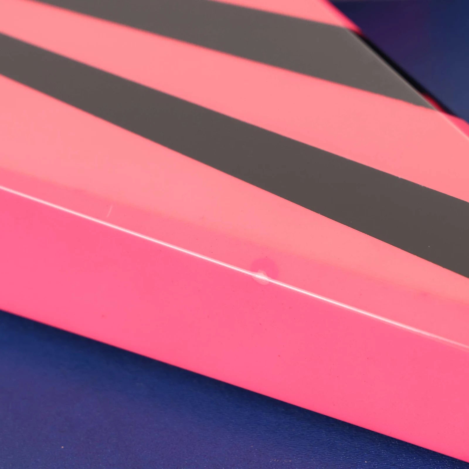 Đàn Guitar Điện Charvel 1980 Vic Vergat Pointy V HSH, Ebony Fingerboard, Pink and Black