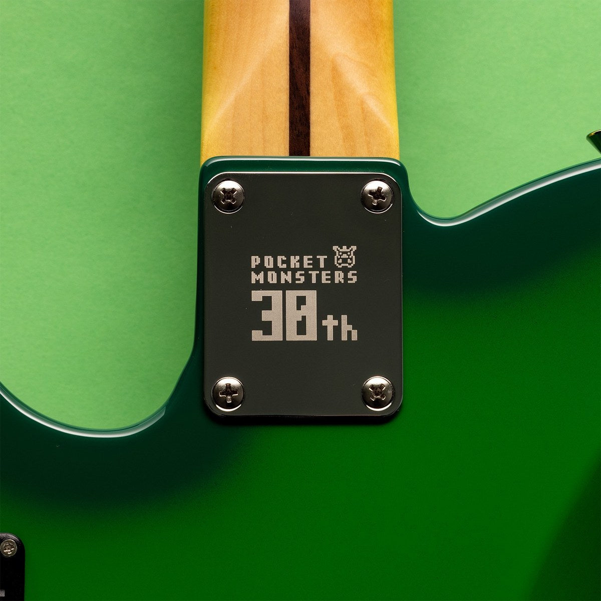 Neck plate khắc logo Pocket Monsters 30th trên Fender Pokémon Green Version Telecaster
